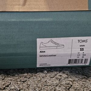 TOMS White Leather Sneakers Comfortable Casual Footwear